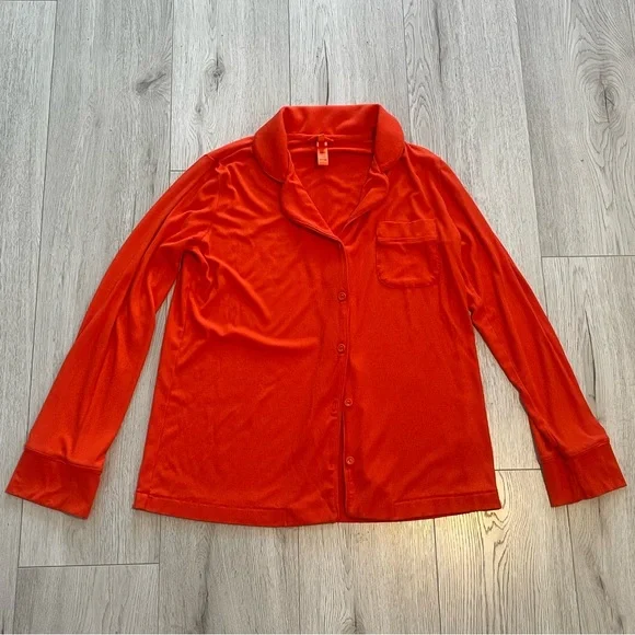 Skims Soft Lounge Rib Button Up Sleep Top- Fire - Picture 3 of 4